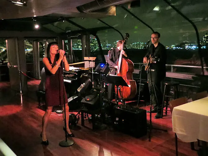 Bateaux New York Cruise med middag - Livemusik