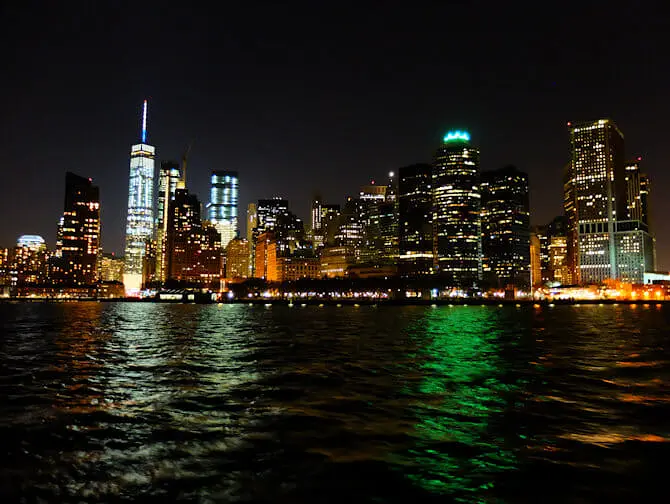Bateaux New York Cruise med middag - Udsigt over skylinen