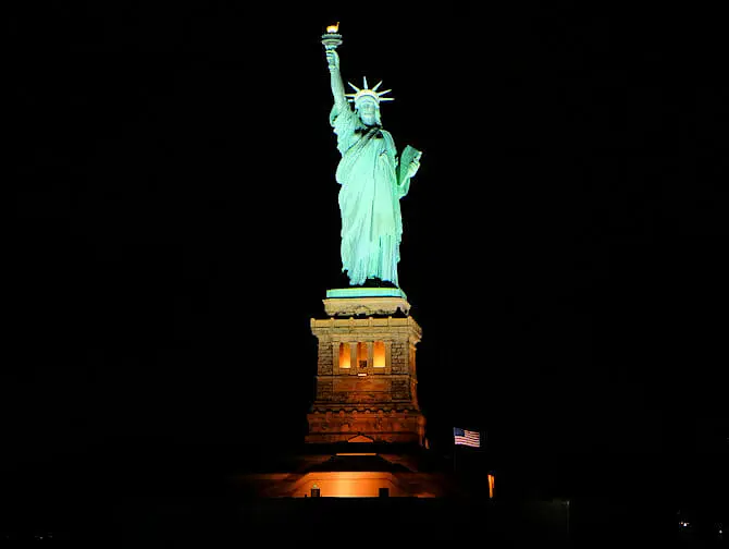 Bateaux New York Cruise med middag - Frihedsgudinden
