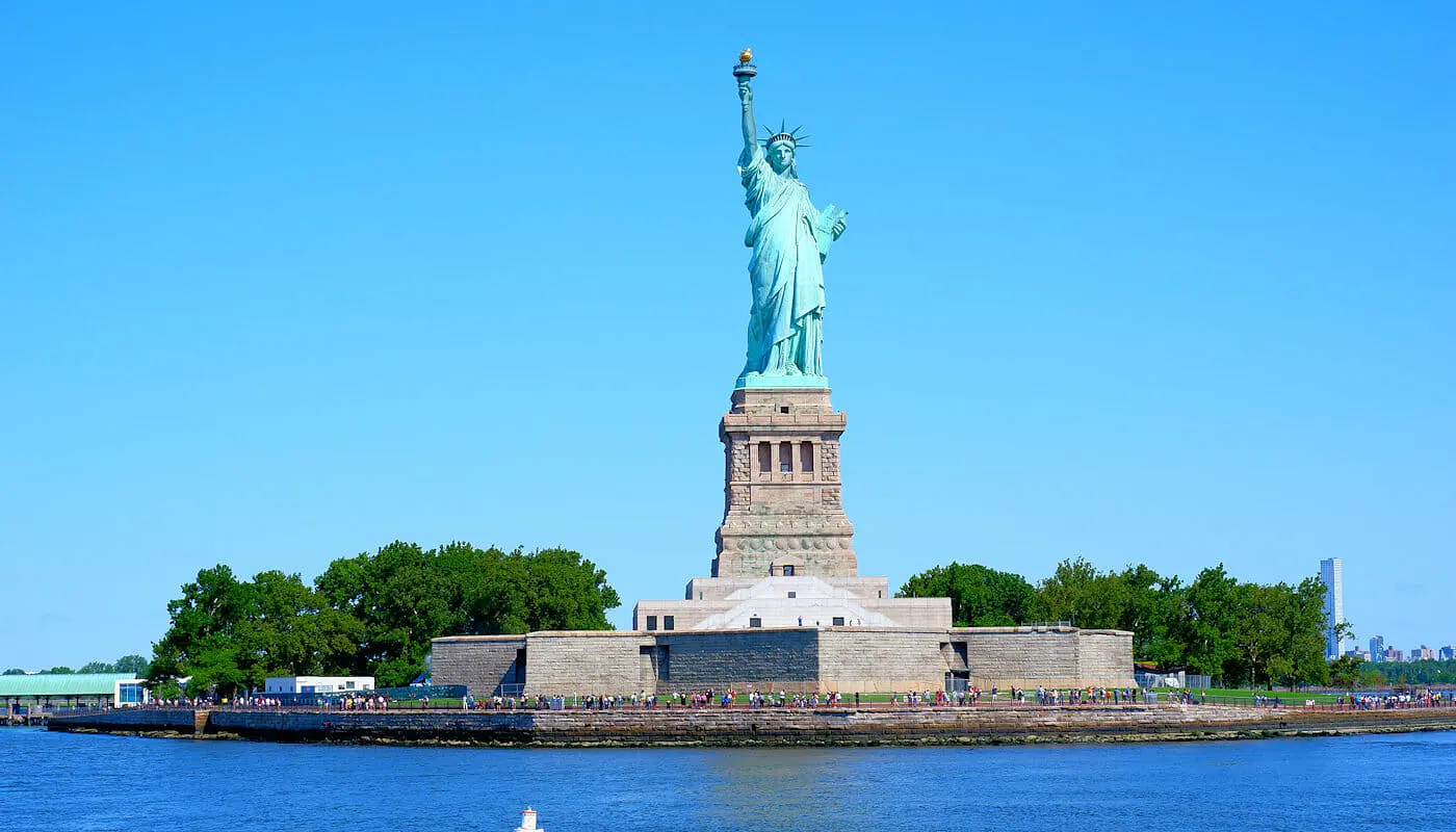 Sejltur i New York med vinsmagning ølsmagning eller jazz - Frihedsgudinden