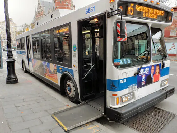 Faciliteter for handicappede i New York - Bus