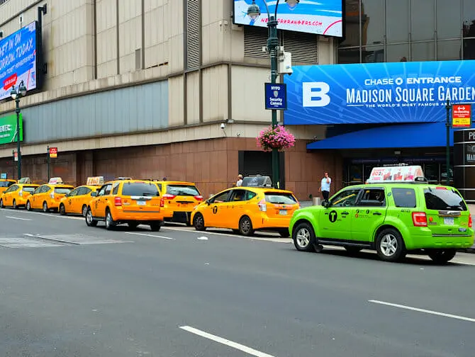 Taxa i New York - Limegrøn taxa og gul taxa