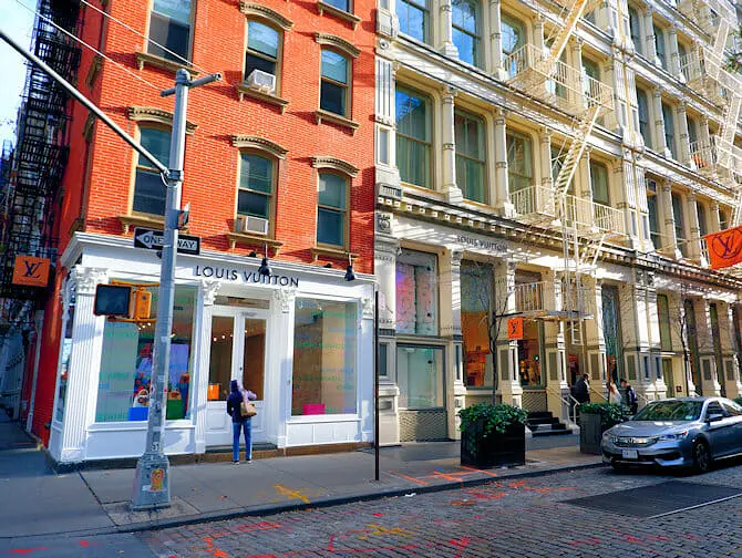 Shopping i SoHo - Louis Vuitton
