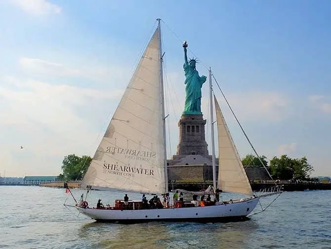 Weekendsejltur med champagnebrunch i New York