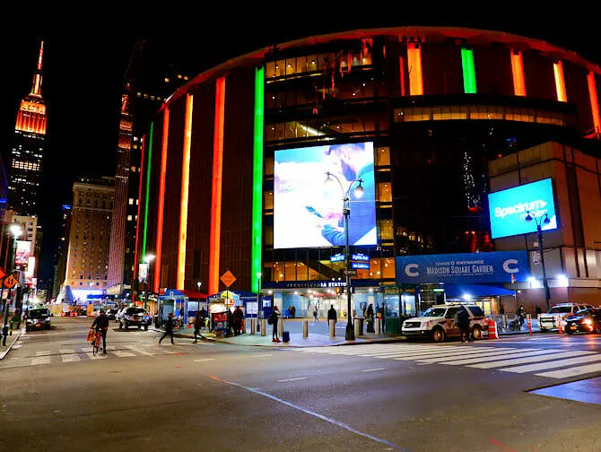 Madison Square Garden i New York - Udefra