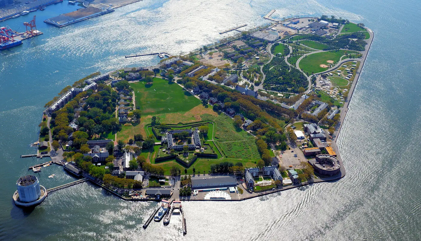 Hvad skal man se på Governors Island - skyline