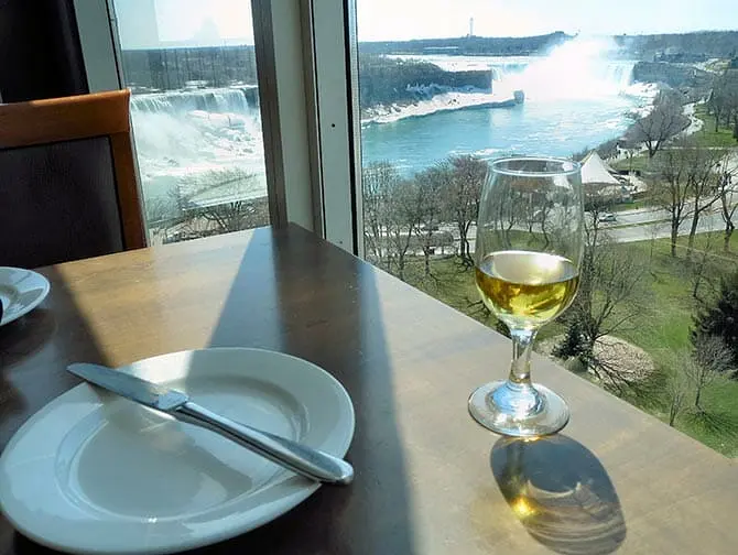 Dagstur fra New York til Niagara Falls med fly - Frokost ved Niagara Falls