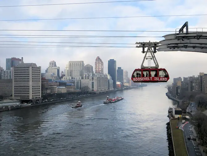 Roosevelt Island Tram New York - East River
