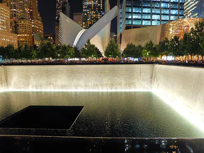 9/11 Memorial i New York - Om aftenen