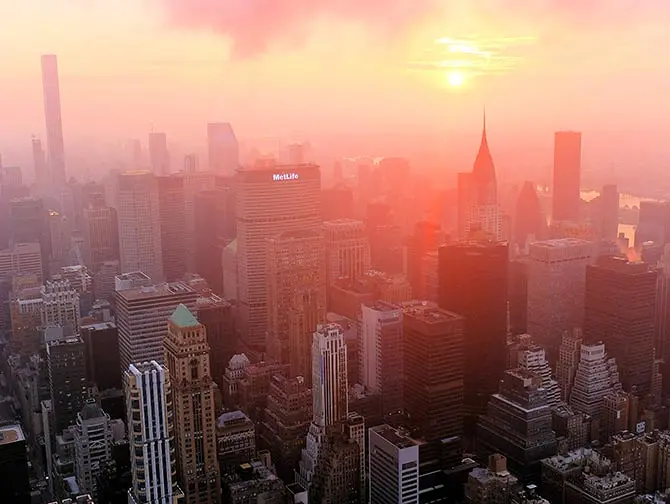 Empire State Building billetter - Solopgang over East River