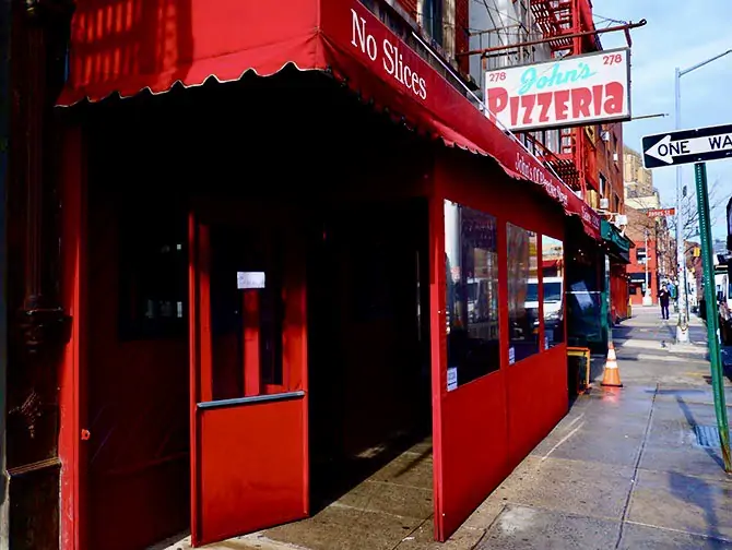 Bedste pizza i New York - John's Pizzeria of Bleecker Street