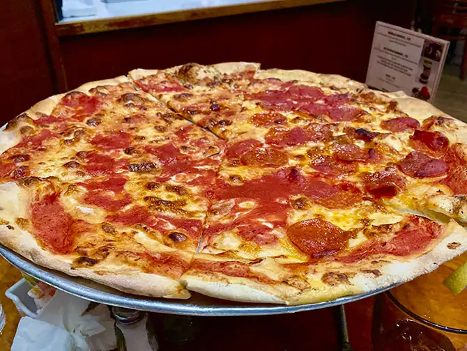 Bedste pizza i New York- Pizza fra John's