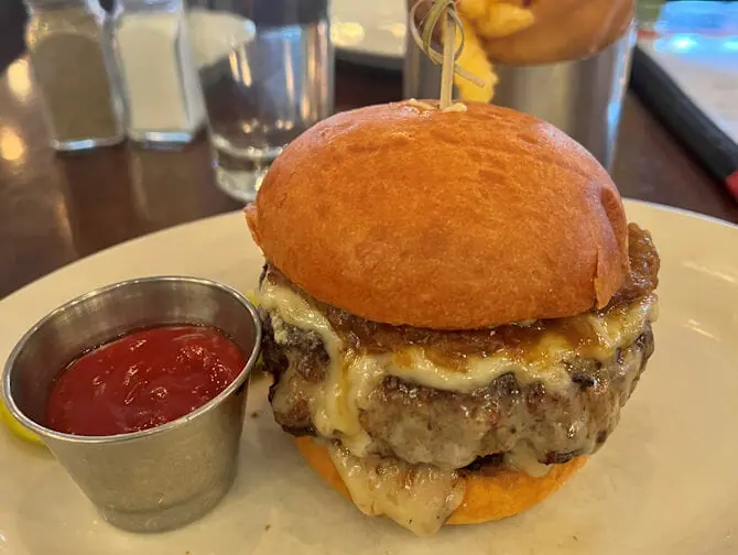 Bedste burger i New York - 5 Napkin Burger burger