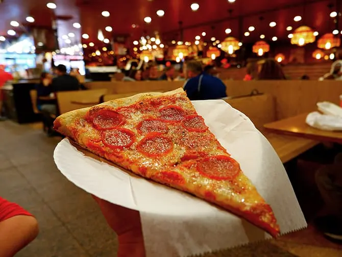 Bedste pizza i New York - Slices på NY Pizza Suprema