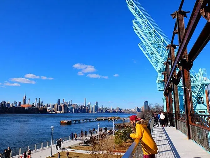 Parker i New York - Gangbro i Domino Park