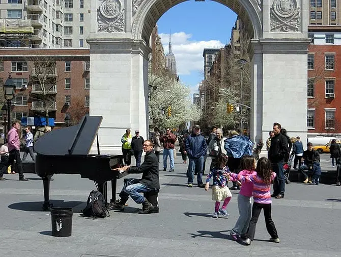 Parker i New York - Livemusik i Washington Square Park