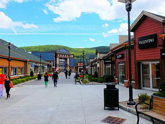 Woodbury Common Premium Outlet Center i New York - Butikker