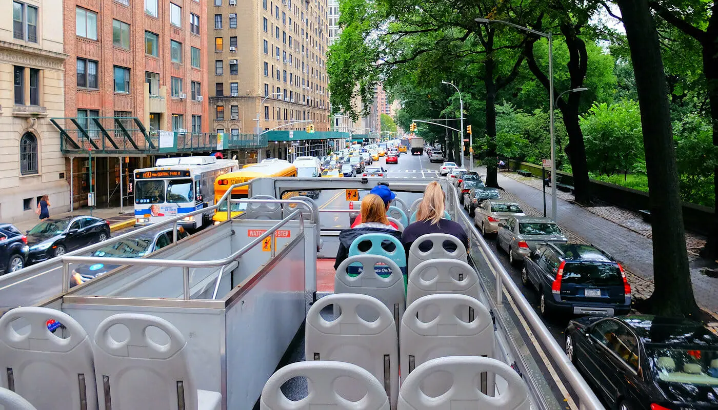 Gray Line hop-on-hop-off-bus i New York - Guide