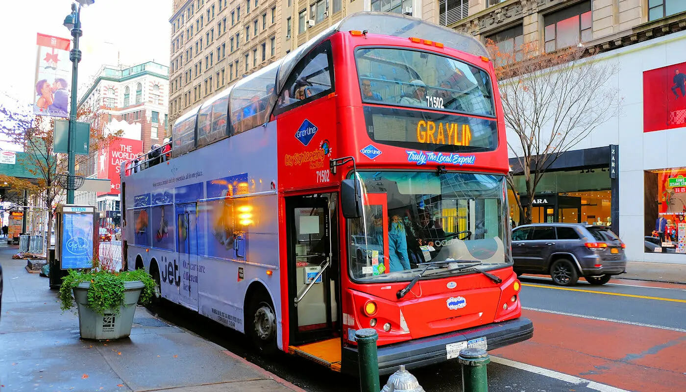 Gray Line hop-on-hop-off-bus i New York - Stoppested