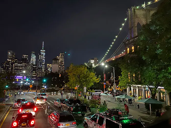 Gray Line hop-on-hop-off-bus i New York - Brooklyn om aftenen