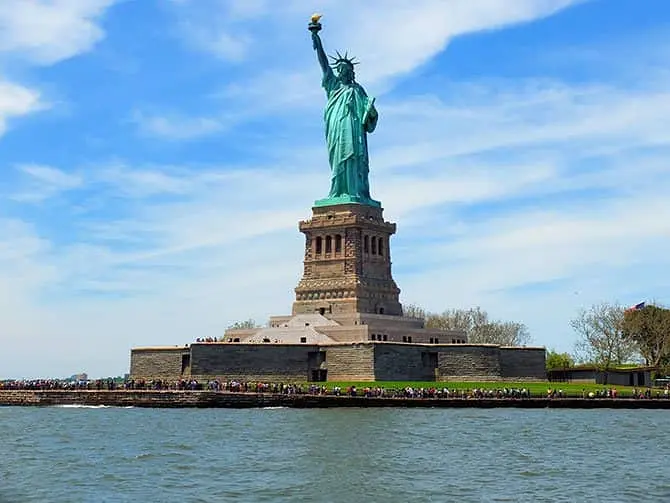 Bateaux Cruise med frokost i New York - Frihedsgudinden