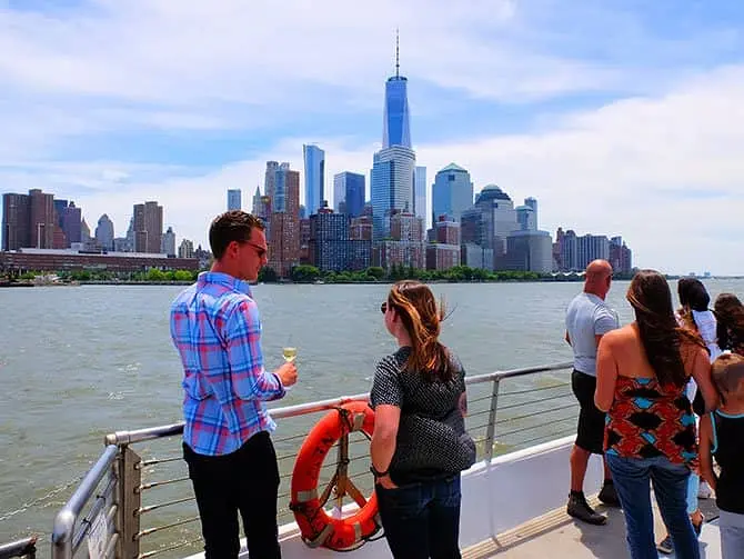 Bateaux Cruise med frokost i New York - Udsigten