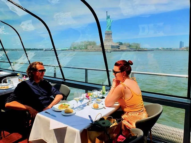 Bateaux Cruise med frokost i New York