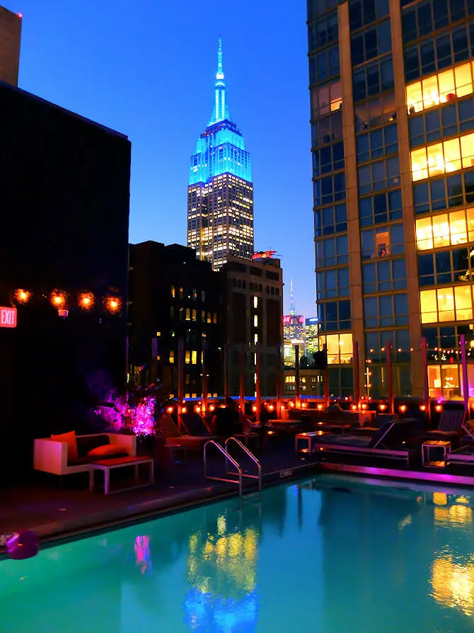 Svømme i New York - Royalton Hotel