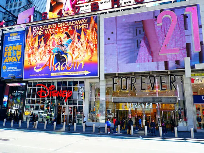 Hvad skal man se i Theater District - Forever 21