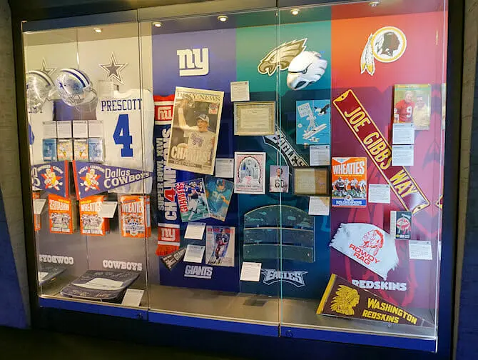 NFL Experience Times Square - Objekter