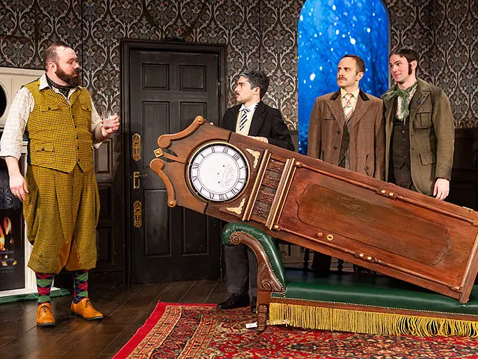 The Play That Goes Wrong i New York billetter - Rekvisitter