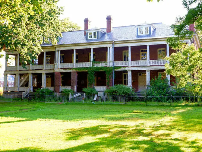 Hvad skal man se på Governors Island - Bygning