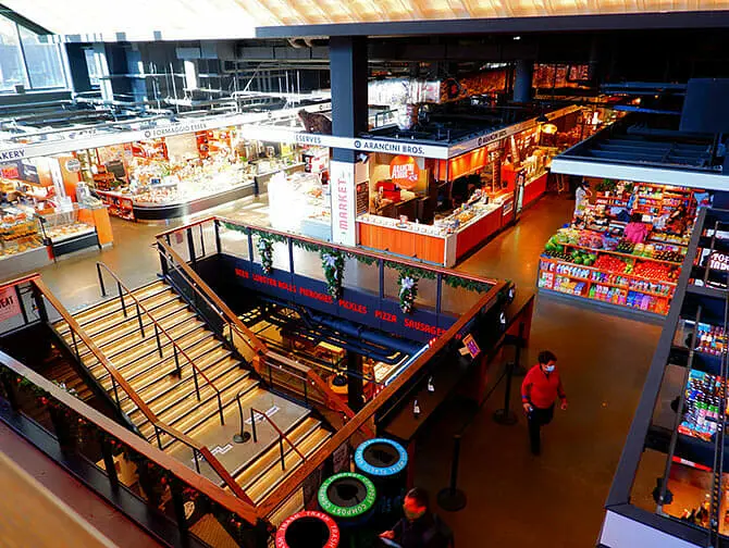 Lower East Side i New York - Essex Market indenfor