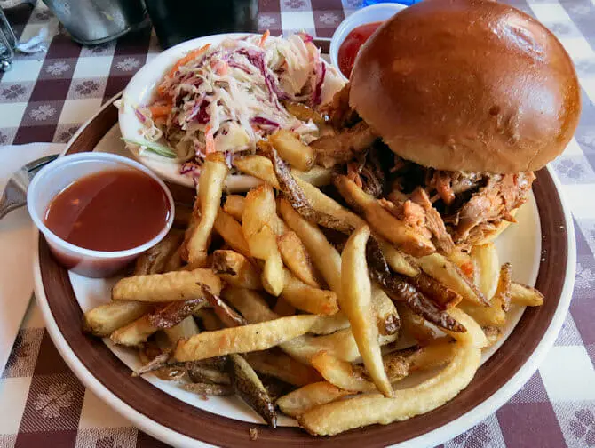 Typisk amerikansk mad i New York BBQ
