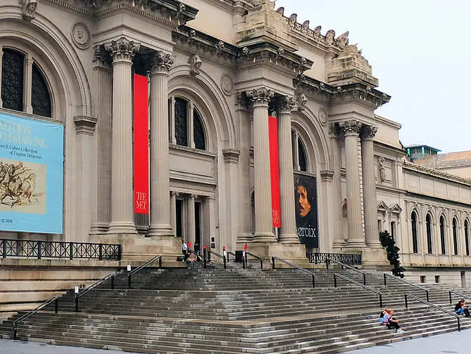Filmlokationer i New York - Gossip Girl The Met trapper
