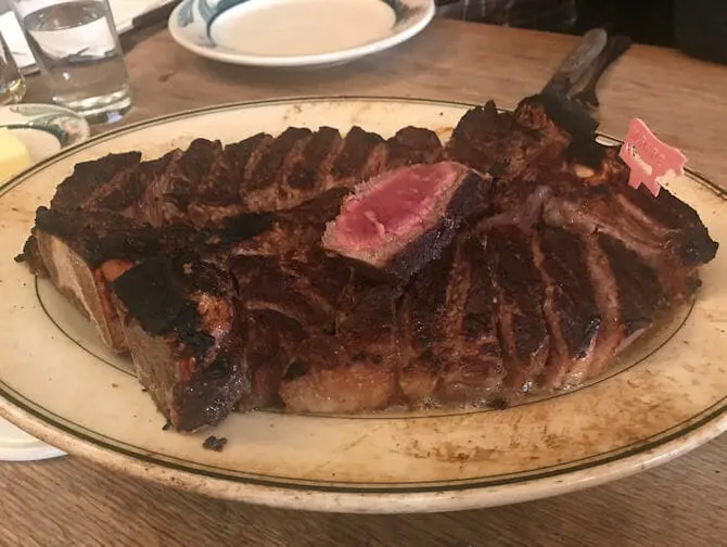 Bedste steakhouse i New York - Steak på Peter Luger