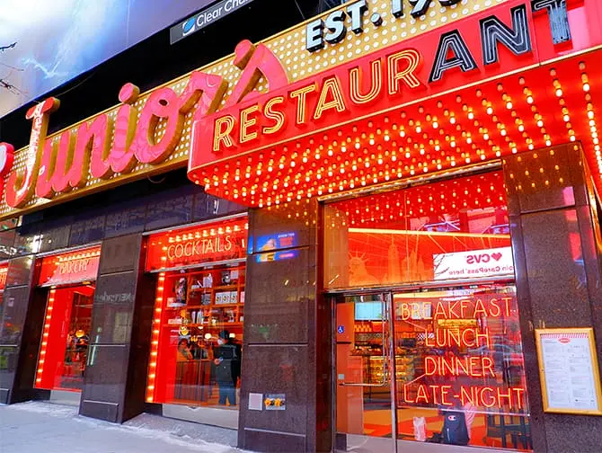 Bedste cheesecake i New York - Junior's Restaurant