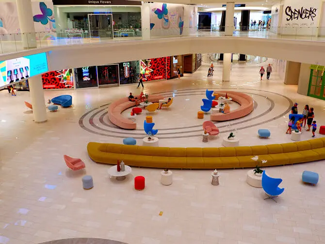 American Dream Mall tæt på New York - Butikker
