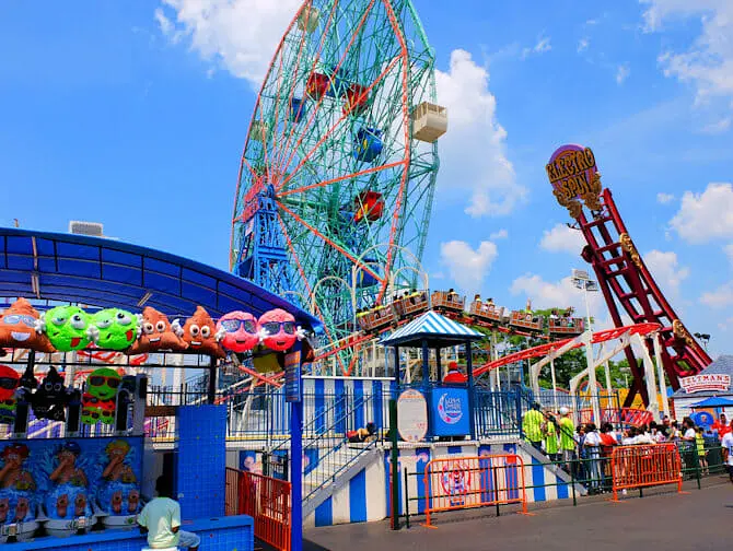 Denos Wonder Wheel Amusement Park i Coney Island - seværdigheder