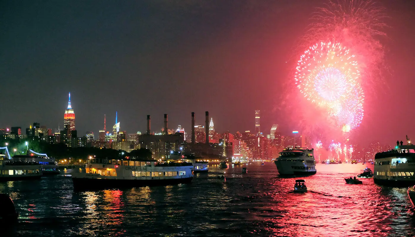 4th of July Cruises i New York - Fireworks