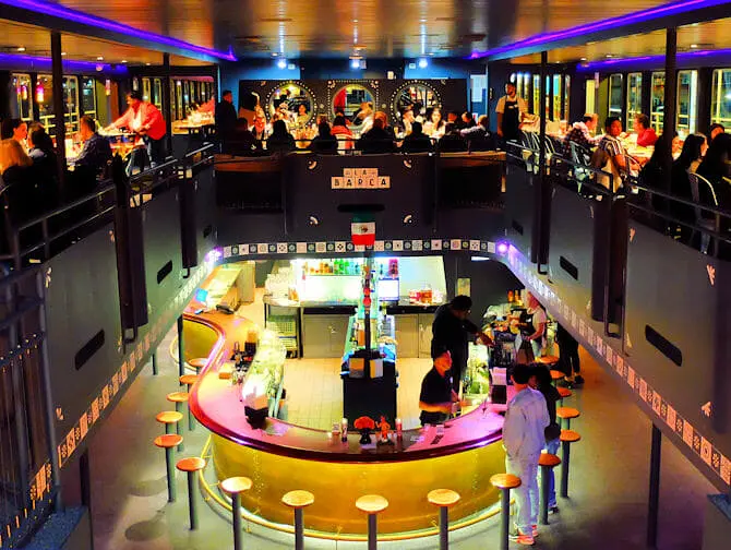 Hudson River Dinner Cruise i New York -indeni