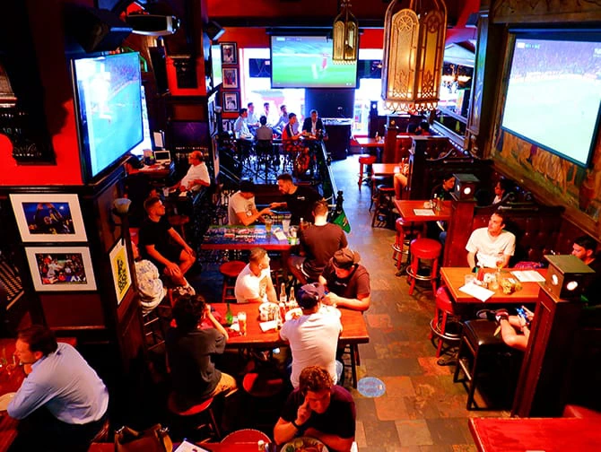 Bedste sportsbarer i New York - The Football Factory at Legends