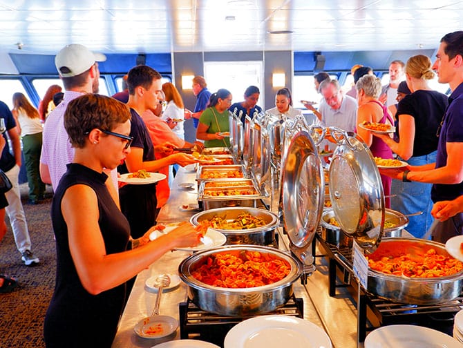 New York Dinner Cruise med Buffet - middag 