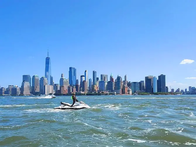 Jetski i New York - Skyline