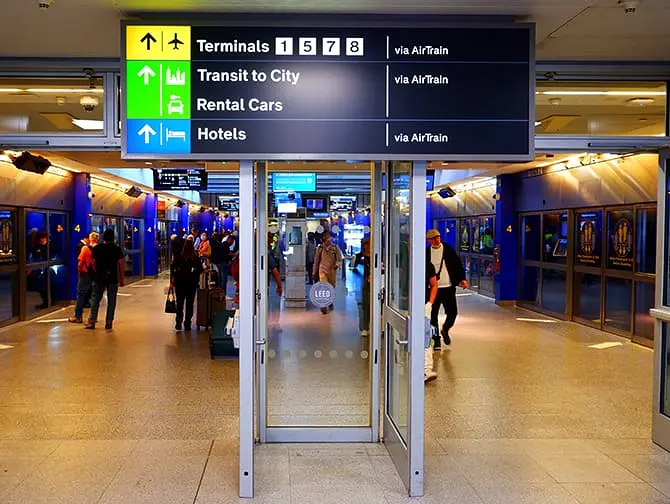 JFK AirTrain i New York - Skilte 