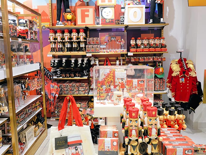 FAO Schwarz i New York -afdelinger