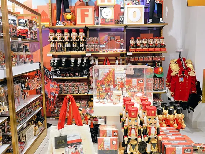 FAO Schwarz i New York -afdelinger