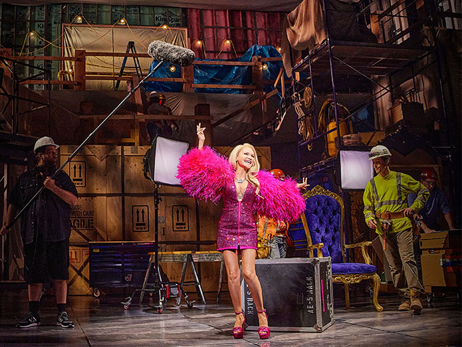 The Queen of Versailles Broadway billetter - scene