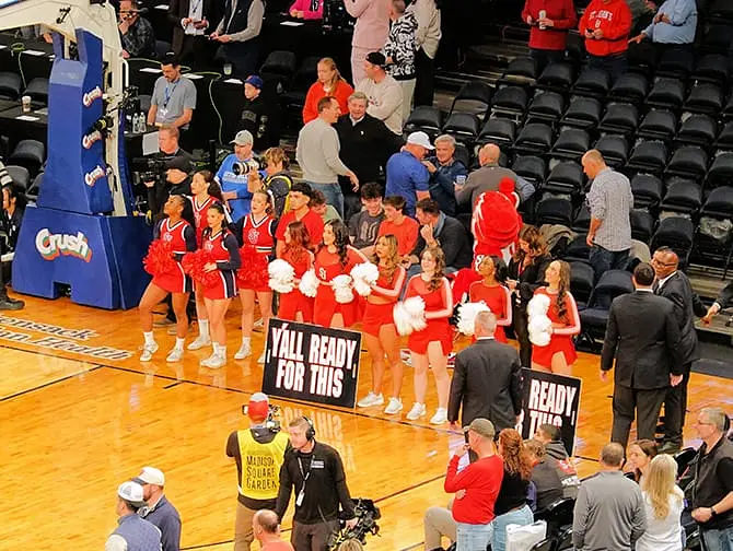 College Basketball i New York - Support
