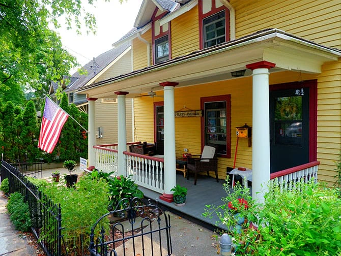 Amerikansk landsbyliv: Dagstur til Cold Spring nær New York - Amerikansk by